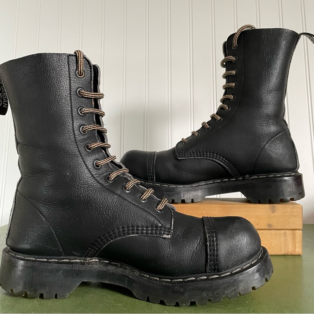 Vegetarian Shoes 10 Eyelet Work Boots in Vegan Pebbled Leather *England* - Picture 4 of 14